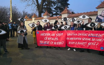 Nicușor Dan, față în față cu protestatarii: Dialog la Cotroceni pe tema numirilor la parchete Președintele Nicușor Dan s-a întâlnit cu protestatarii adunați în fața Palatului Cotroceni, veniți să își exprime nemulțumirea față de propunerile pentru șefia marilor parchete