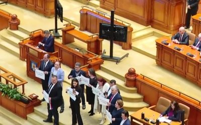 Scandal la Parlament: Opoziția protestează în timp ce Grindeanu vorbește București – Sedința de plen a Parlamentului a fost scena unor discuții aprinse și proteste zgomotoase, în timp ce președintele Camerei Deputaților, Sorin Grindeanu, încerca să conducă dezbaterile