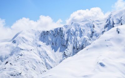Alertă de avalanșe în Carpații Meridionali: Riscul rămâne ridicat Meteorologii au emis o avertizare serioasă cu privire la riscul de avalanșe în Carpații Meridionali, unde stratul de zăpadă atinge cote impresionante
