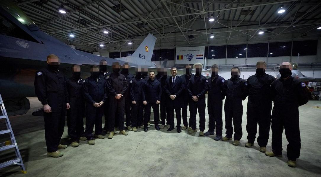 Zelensky vizitează baza aeriană din România, unde piloți ucraineni se antrenează pe F-16