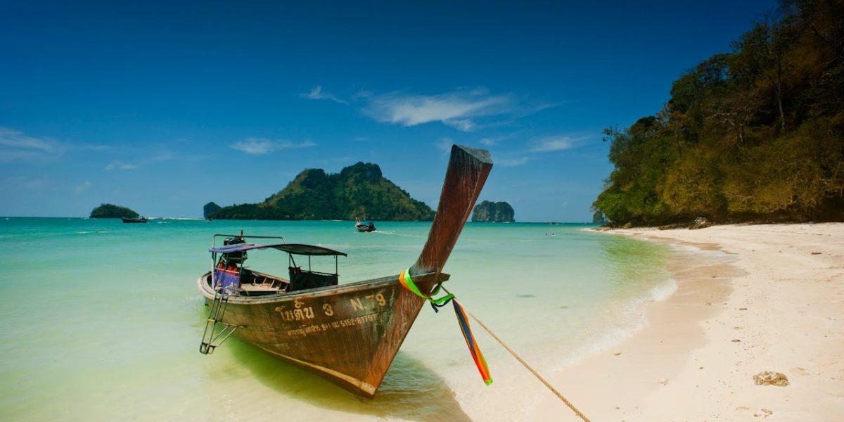 Cât costă o vacanță în Thailanda: ghid practic pentru turiști Thailanda, o destinație exotică celebră pentru plajele sale spectaculoase, cultura fascinantă și prețurile atractive, atrage anual un număr impresionant de turiști