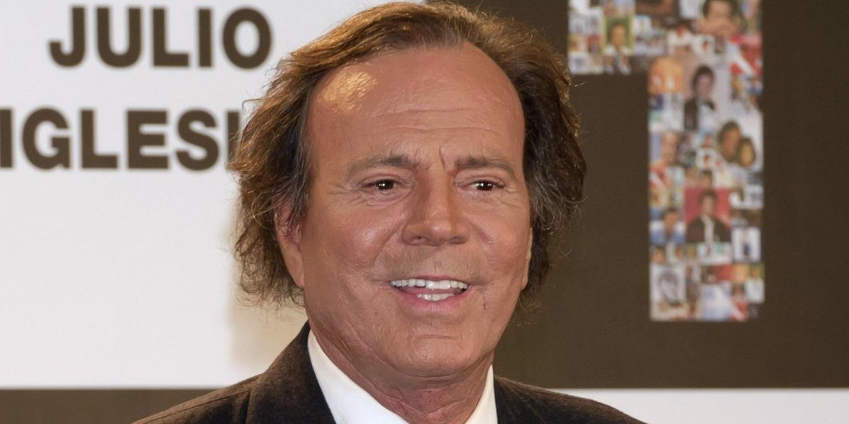 Julio Iglesias, audiat într-un dosar de agresiuni sexuale, nu a fost nici măcar suspect Cântărețul Julio Iglesias nu a fost niciodată suspect în ancheta deschisă de Parchetul instanței naționale, în urma plângerii depuse de două foste angajate, care l-au acuzat de trafic de persoane în scopuri sexuale și exploatare prin muncă