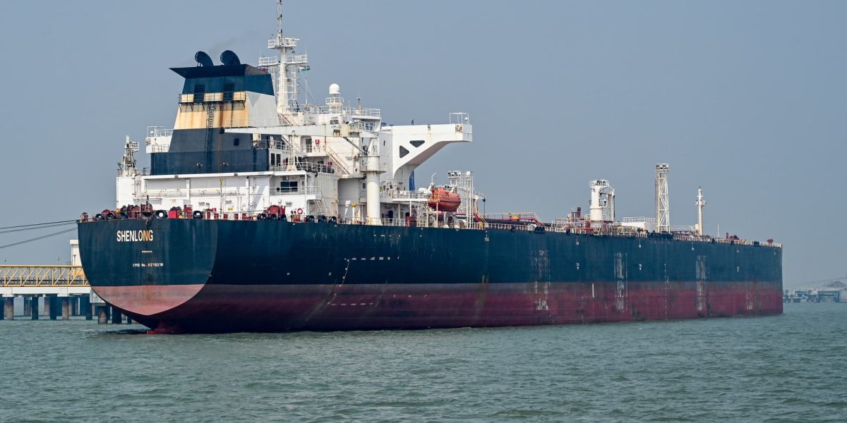 Petrolul, pe valuri de incertitudine: Trump amenință Iranul cu „Evul Mediu” Prețurile petrolului au crescut semnificativ pe fondul unor noi amenințări venite din partea președintelui american Donald Trump privind o posibilă escaladare a conflictului din Orientul Mijlociu