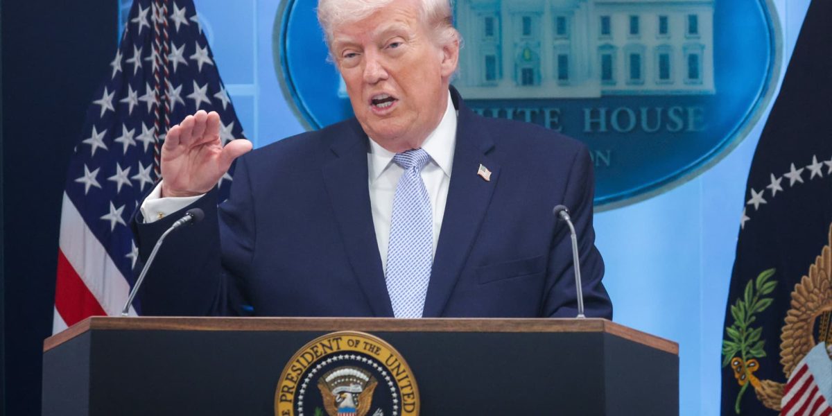 Premierul pakistanez cere o pauză de două săptămâni pentru a evita atacul lui Donald Trump asupra Iranului Premierul pakistanez Shehbaz Sharif a cerut, marți, fostului președinte american Donald Trump să amâne cu două săptămâni amenințarea de a distruge „întreaga civilizație” a Iranului