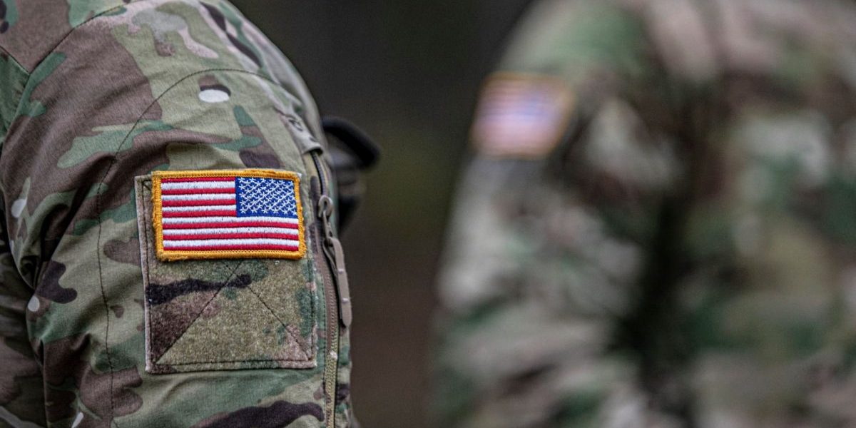 Fostii ambasadori americani avertizează: Părăsirea NATO ar submina puterea globală a SUA Un grup de 16 foști ambasadori ai Statelor Unite ale Americii, alături de foști comandanți NATO, au transmis o scrisoare deschisă administrației de la Washington, avertizând asupra riscurilor majore pe care le-ar implica părăsirea Alianței Nord-Atlantice