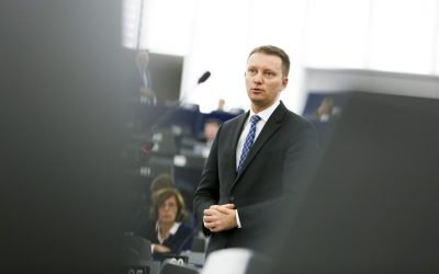 PNL: PSD ar vrea ca AUR să ajungă la guvernare Conform europarlamentarului PNL, Siegfried Mureșan, PSD ar prefera ca Alianța pentru Unirea Românilor (AUR) să ajungă la guvernare