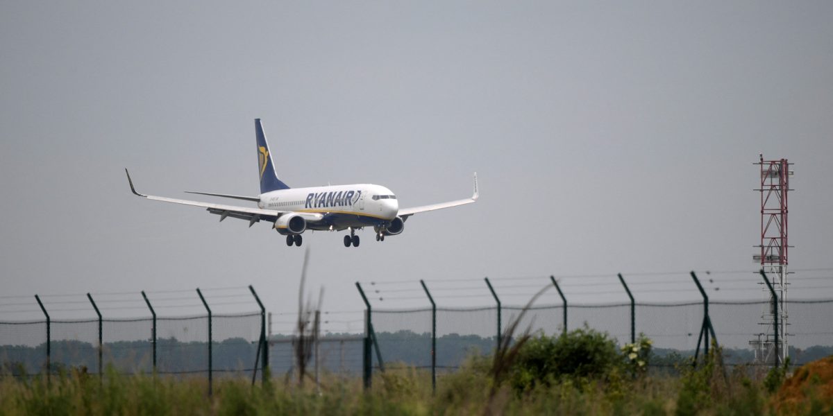 Europa, lovitură pentru low-costuri: Bagajul de cabină, gratuit obligatoriu?