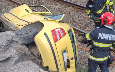 Accident GRAV în Vâlcea: Mașină, proiectată lângă cale ferată, victime resuscitate