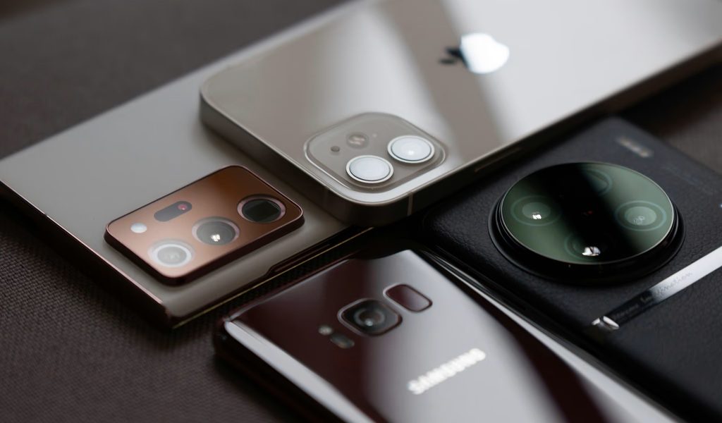 Fidelitatea la smartphone-uri, la cote record: Ce-i ține pe utilizatori