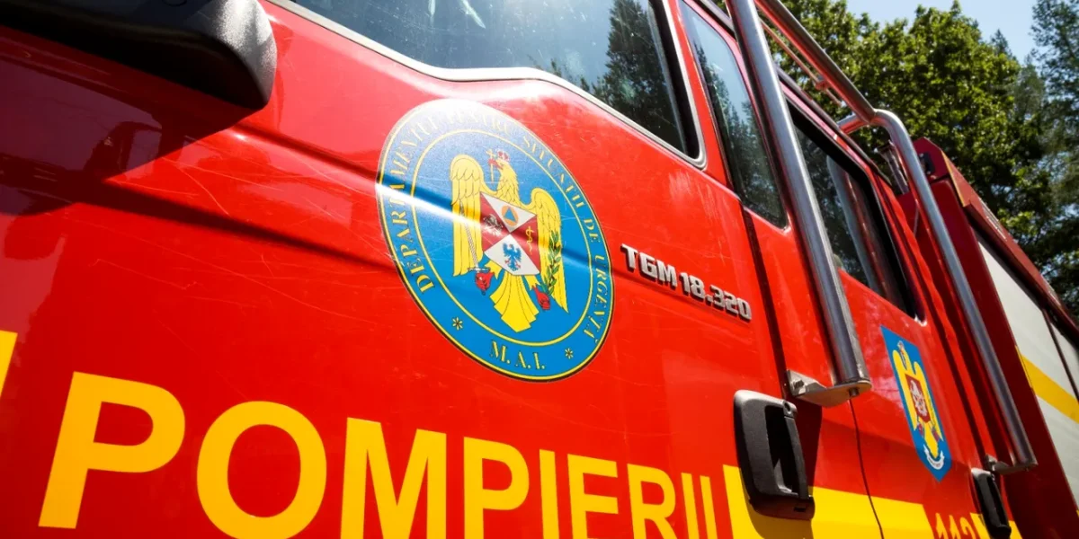 Incendiu devastator în Vrancea: 11 case de lemn, mistuite de flăcări