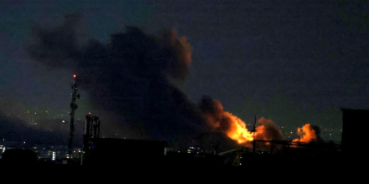 Președintele SUA, DONALD Trump, amenință cu preluarea petrolului iranian și cucerirea insulei KHARG, în timp ce vorbește despre un posibil acord de pace „în curând” cu IRANUL