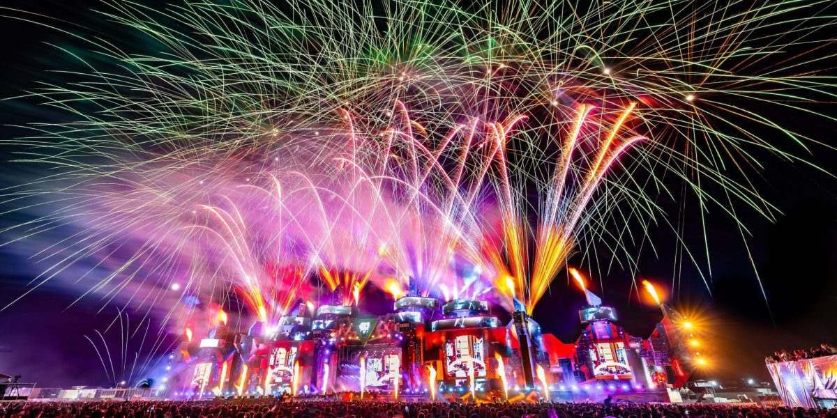 Beach, Please! Festival, evenimentul estival de pe litoralul românesc, a devenit un fenomen global, atrăgând artiști de renume internațional și un număr impresionant de turiști străini