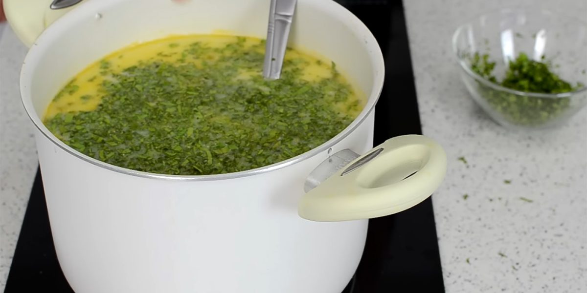 Greșeala FATALĂ în ciorba de miel: Arunc-o imediat la gunoi!