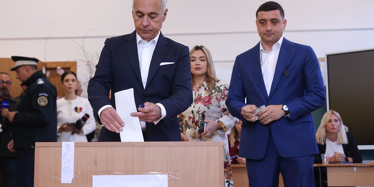 Procesul „tentativei de lovitură de stat”: Judecata pe fond, aprobată de Curtea de Apel București Un complet de cameră preliminară de la Curtea de Apel București a validat joi legalitatea probelor și a sesizării instanței în dosarul cunoscut de opinia publică drept „tentativa de lovitură de stat”