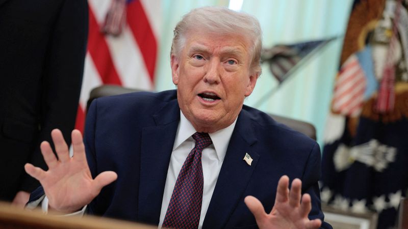 Trump analizează opțiunile în legătură cu Iranul: capturarea petrolului, o idee abandonată din cauza impacienței interne Președintele Donald Trump a sugerat miercuri că americanii nu ar avea răbdare cu eforturile Statelor Unite de a „lua” petrolul Iranului