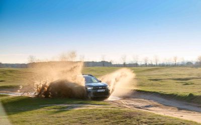 Dacia intră în forță cu noul motor Hybrid G 150: Impresii de la volanul lui Duster și Bigster Recent, am avut ocazia să testez în premieră noul motor Hybrid G 150 de la Dacia, montat pe modelele Duster și Bigster