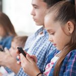 Majoritatea micuților australieni, dependenți de rețelele sociale