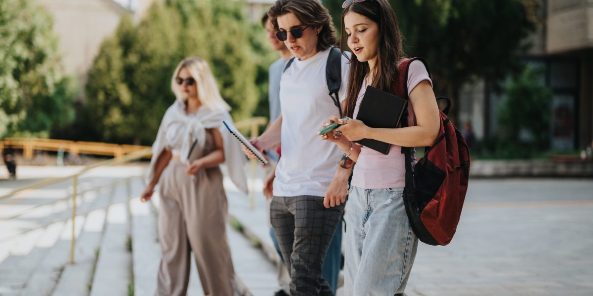 România, în continuare prima opțiune pentru tineri: Ce motive invocă aceștia