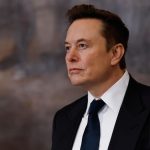 Musk plătește 260$ pe zi pentru munca de acasă în Europa. Grok, pe cap de afiș