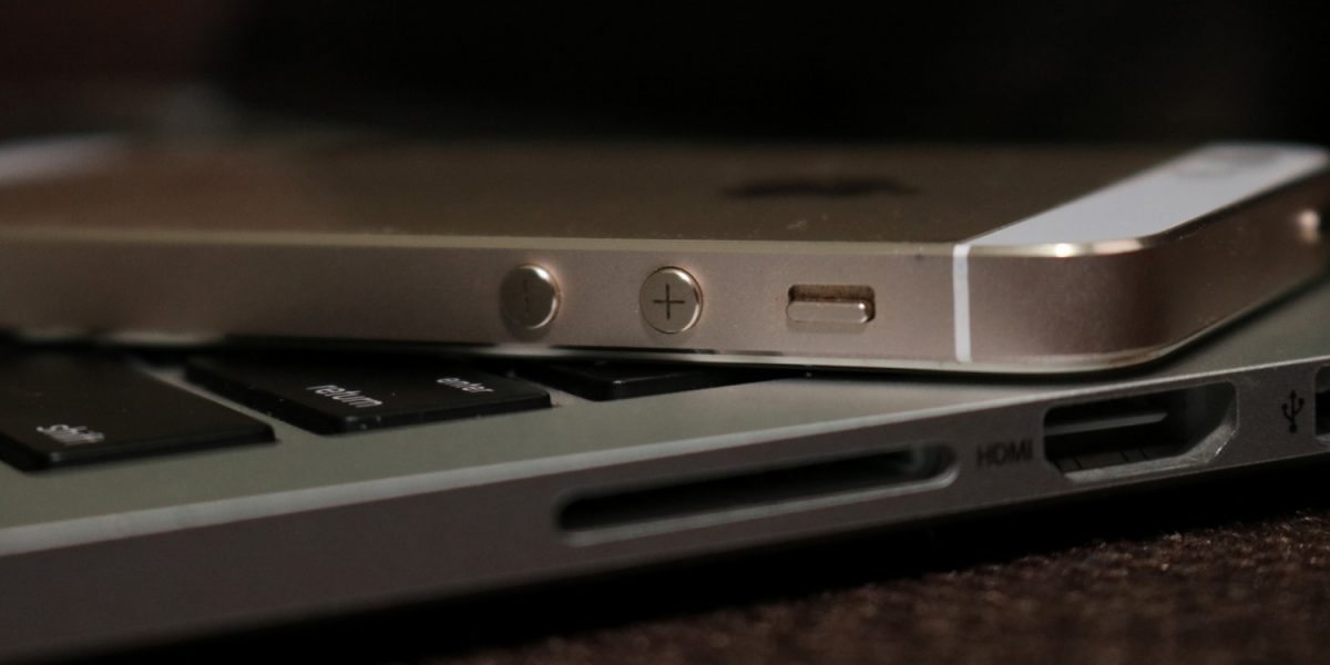 Telefonul antic din sertar, pericol ascuns: Îți poate da foc la casă