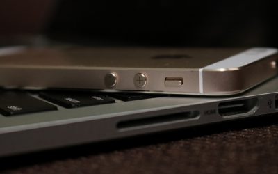Telefonul antic din sertar, pericol ascuns: Îți poate da foc la casă