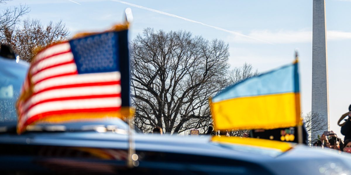 Americanii Steve Witkoff și Jared Kushner, așteptați la Kiev pentru discuții despre pace KYIV – Emisari americani, printre care Steve Witkoff și Jared Kushner, ar putea ajunge la Kiev în aprilie, a anunțat sâmbătă Kirilo Budanov, consilierul principal al președintelui ucrainean Volodimir Zelenski