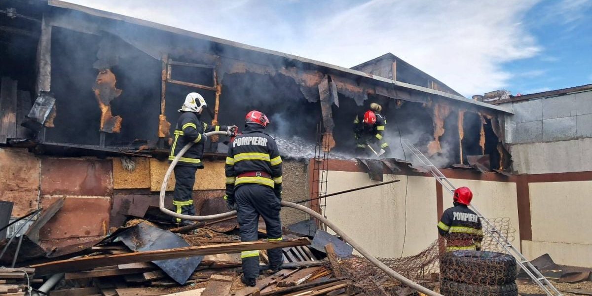 Pompieri, mobilizare record în Brăila de Paște: Pază la biserici