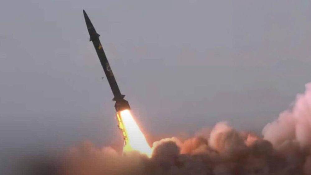 Hezbollah a lansat sute de rachete în sudul Libanului, vizând forțele ONU, acuză ISRAELUL BEIRUT – Gruparea Hezbollah a lansat 165 de rachete asupra unor poziții ale Forței Interimare a ONU în Liban (UNIFIL) și în apropierea acestora, în sudul Libanului, conform unei postări pe rețeaua de socializare X a Ministerului de Externe al ISRAELULUI