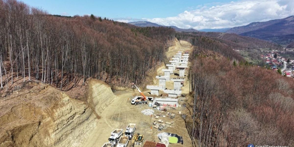 Muncă uriașă pe A1 prin Carpați: 1.550 oameni sapă tunelul Poiana