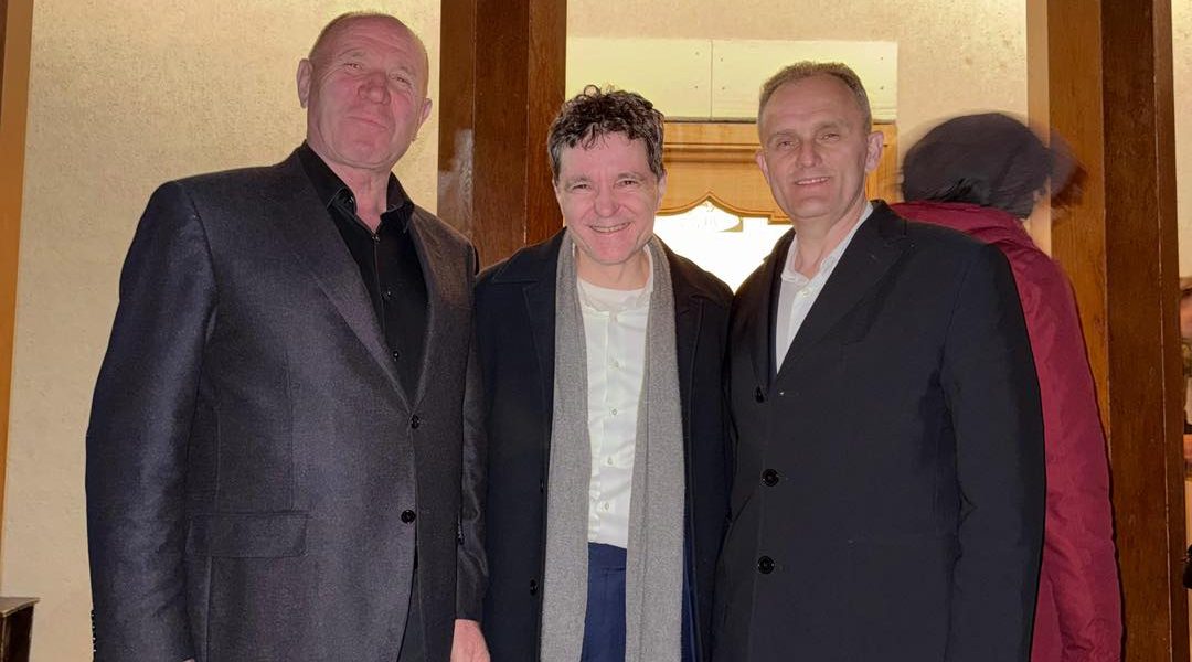 Nicuşor Dan, la mănăstire cu baronul PSD de Prahova și edilul local