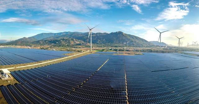 Bolojan: România, în criza energetică. Rețele blocate, companii ineficiente