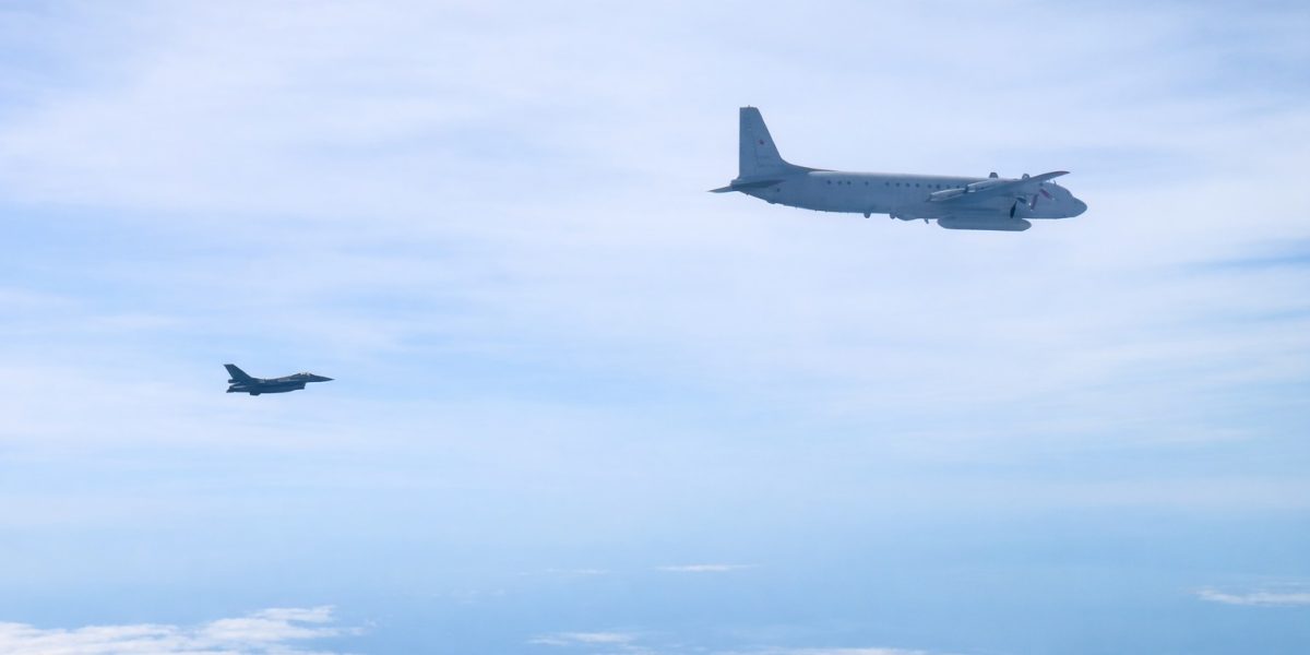 F-16 ROMÂNEȘTI, alertă în Baltice: Avion rusesc interceptat în spațiul internațional