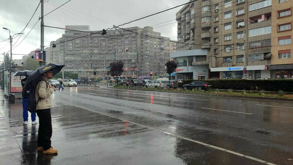 Ploi și frig la Cluj-napoca: Temperaturi de abia 12 grade