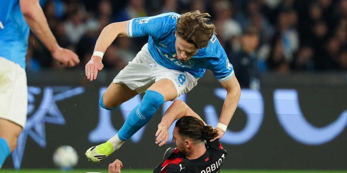 O confruntare crucială pentru locul secund din Serie A are loc în ziua de Paște, Napoli și AC Milan urmând să se dueleze într-un meci cu o miză uriașă