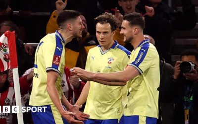 GAFĂ FATALĂ: ARSENAL, ÎNVINSĂ DE SOUTHAMPTON DUPĂ O EROARE A LUI BEN WHITE ST MARY’S STADIUM – Un meci tensionat s-a încheiat cu o surpriză majoră pe terenul lui SOUTHAMPTON, unde ARSENAL a suferit o înfrângere neașteptată