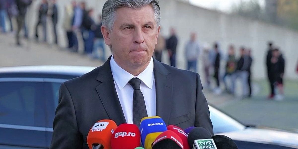 Fostul fotbalist Ionuț Lupescu a adus un omagiu emoționant antrenorului Mircea Lucescu la priveghiul acestuia Ionuț Lupescu, fost mijlocaș al echipei Dinamo București, a participat astăzi la priveghiul lui Mircea Lucescu, marele antrenor care s-a stins din viață