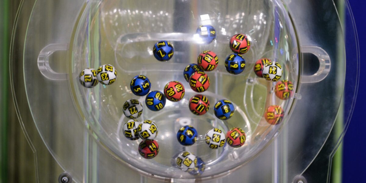 Câștigătorul fabulosului premiu Loto România, ridicat. Cine e norocosul