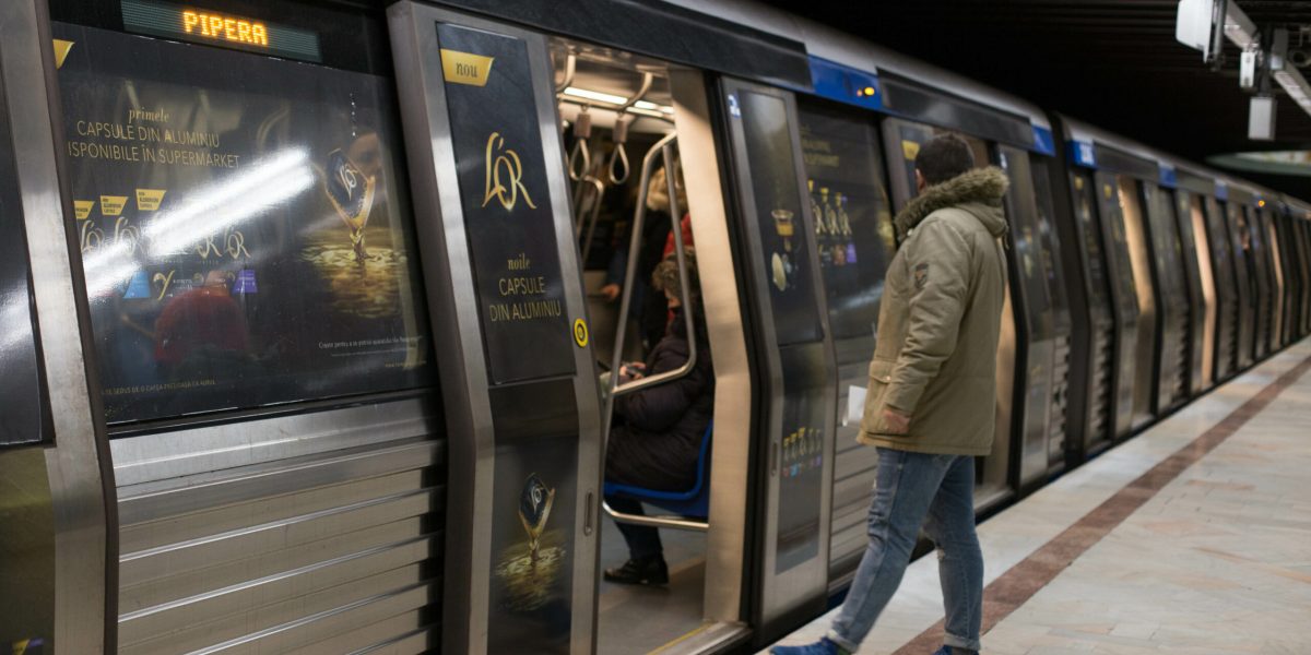 Revoltă la București: Metroul s-a scumpit, peste 11.500 de oameni au semnat petiția