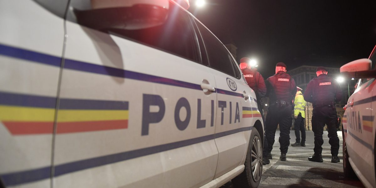 Tineri, prinși într-un carusel: Intervenție spectaculoasă a pompierilor!