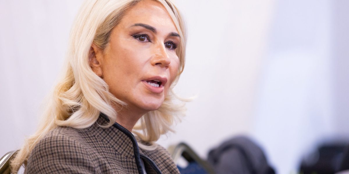 Limbaj GROBIAN, practicat la Sibiu: Politica de partid a ajuns o injurie publică