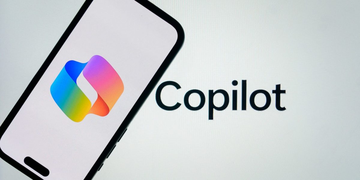 Microsoft avertizează utilizatorii Copilot despre posibile erori Gigantul tehnologic Microsoft a atras atenția utilizatorilor săi cu privire la utilizarea inteligenței artificiale Copilot, avertizând că acesta poate genera rezultate inexacte