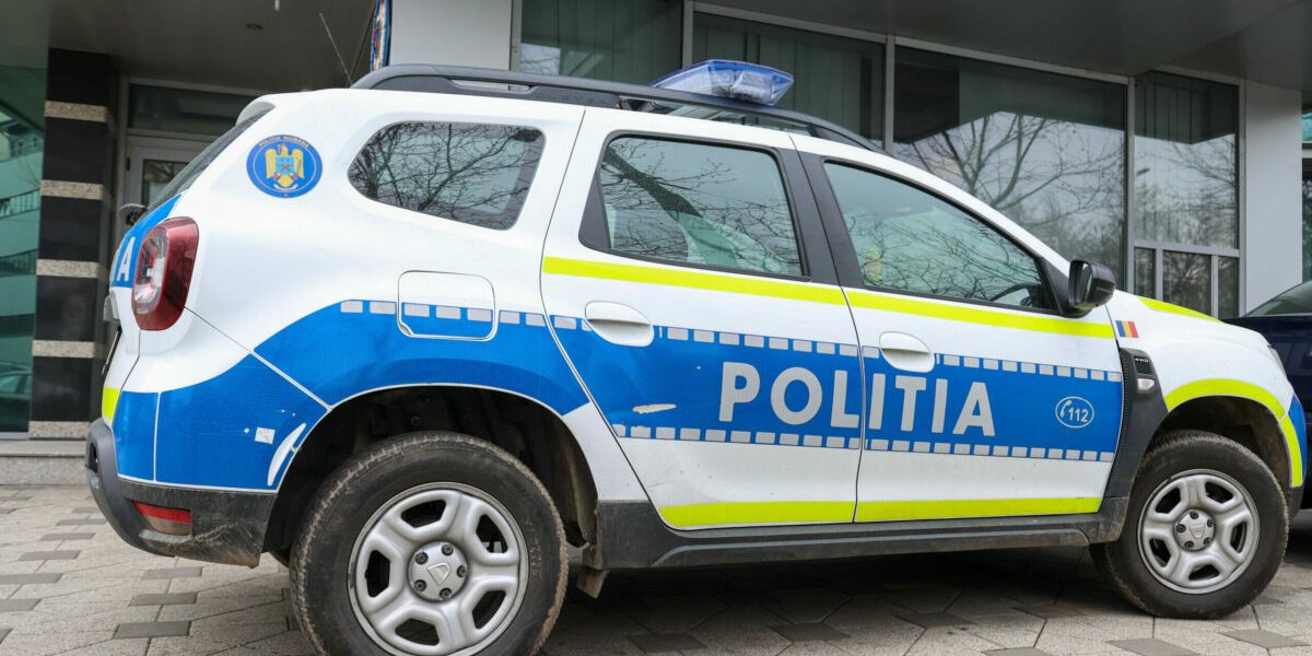 Monumente funerare din cimitirul din Reghin, vandalizate. Poliția face cercetări