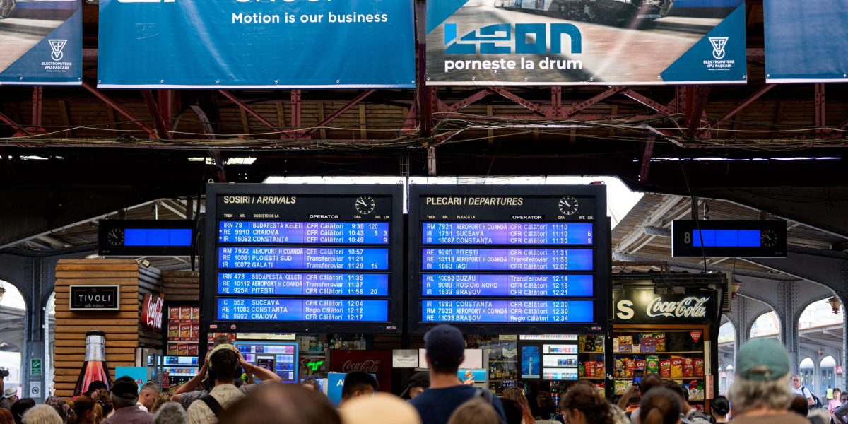 Vagoane suplimentare pe cele mai aglomerate rute CFR În perioada cu trafic crescut de călători, mai ales în preajma sărbătorilor, Compania națională CFR Călători va suplimenta trenurile de pe rutele cele mai solicitate