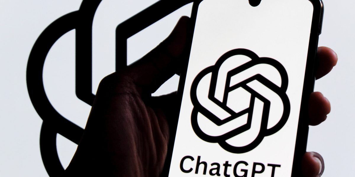 Inteligența artificială (IA) promite să schimbe modul în care ne gestionăm finanțele personale, oferind instrumente pentru a economisi bani în diverse domenii, de la bugetare la reducerea cheltuielilor zilnice