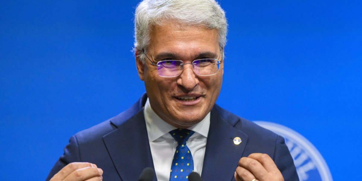 Reformă: Nu la TV sau TikTok, ci prin muncă grea, spune expertul