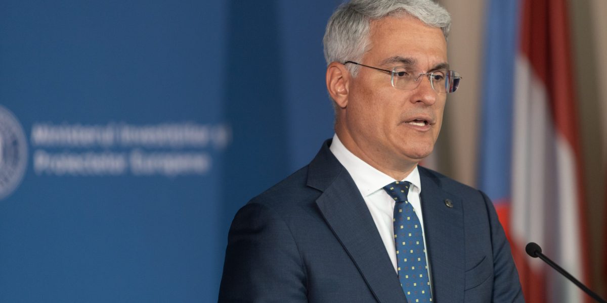 Ancheta europeană: Microbuzele școlare electrice, sub lupa PNRR, la sesizarea lui Pîslaru