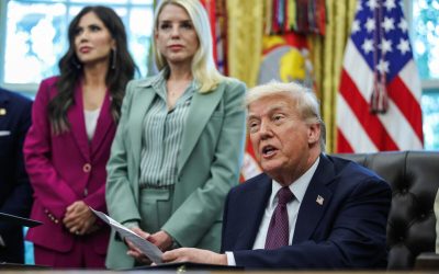 Nu-și ascultă sfătuitorii! Donald Trump, nervos și… Improvizații
