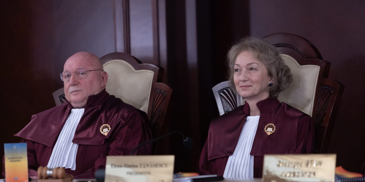 Vulnerabilitățile democrației: Atacul vine din interior, nu de la Donald Trump