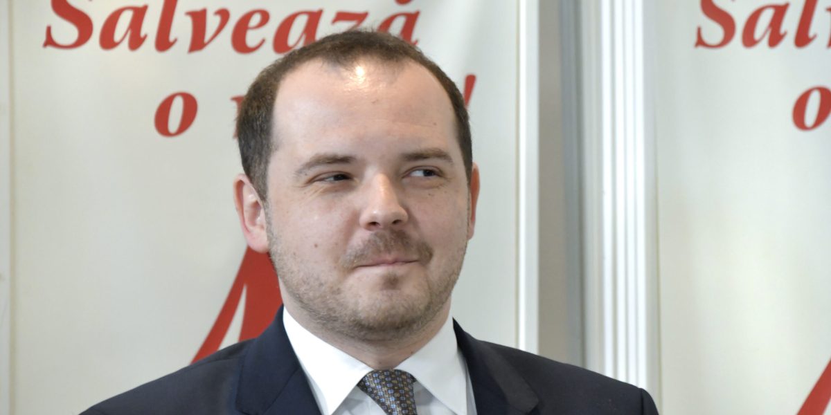 Ministrul Sănătății: Achiziția a 39 de milioane de doze de vaccin, motivată de „incompetență sau slugărnicie” București – Alexandru Rogobete, actualul ministru al Sănătății, a făcut declarații tranșante cu privire la achiziția a 39 de milioane de doze de vaccin anti-COVID-19, contractată de România în mai 2021