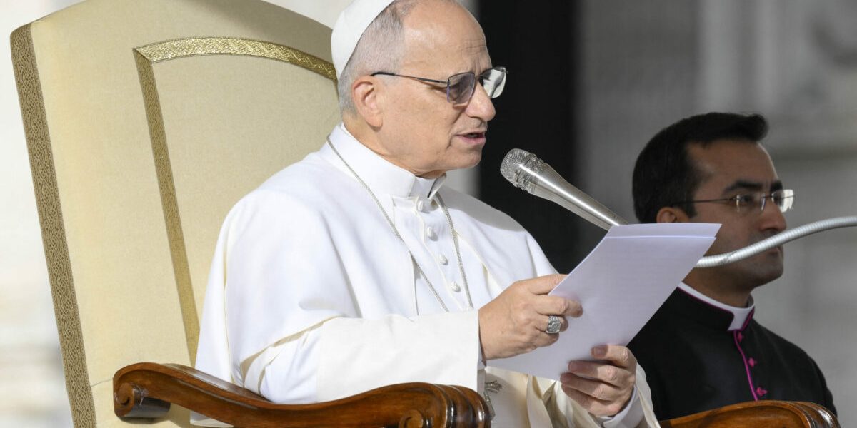 Leon, criticat dur pentru abordarea în politica externă